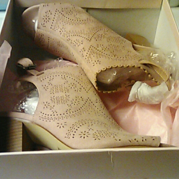 Sandals - Picture 7 of 7